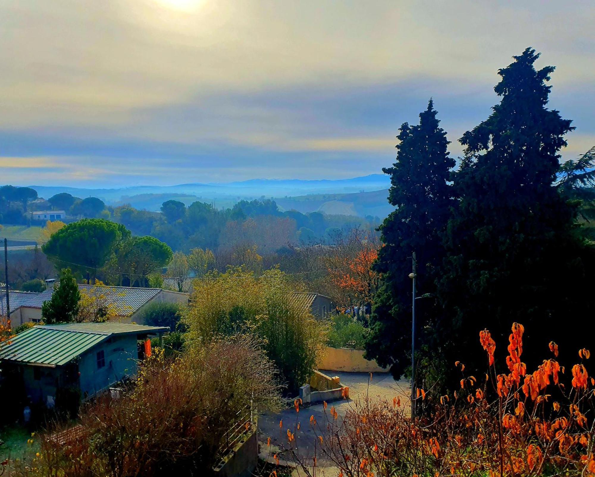 Rue Basse - Village House Overlooking The Pyrenees Montréal Dış mekan fotoğraf